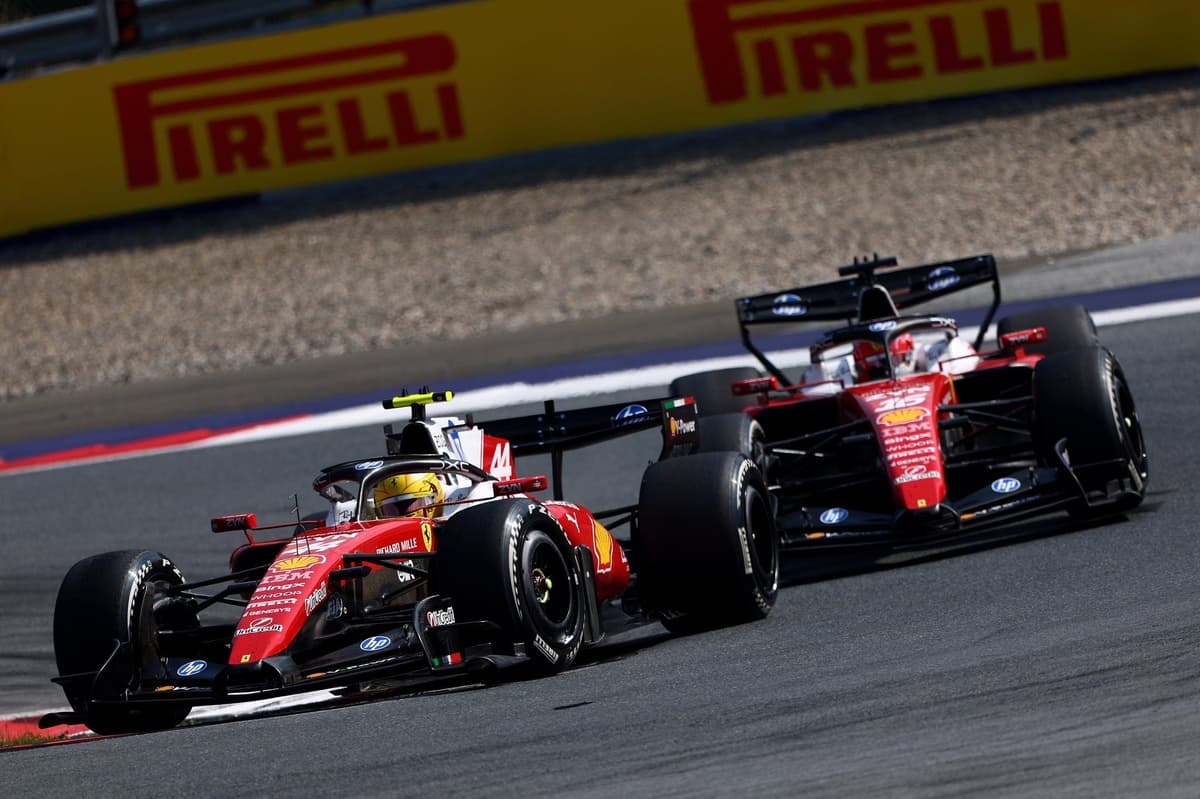 Льюис Хэмилтон и Шарль Леклер недоумевают из-за провального темпа Ferrari в Австрии
