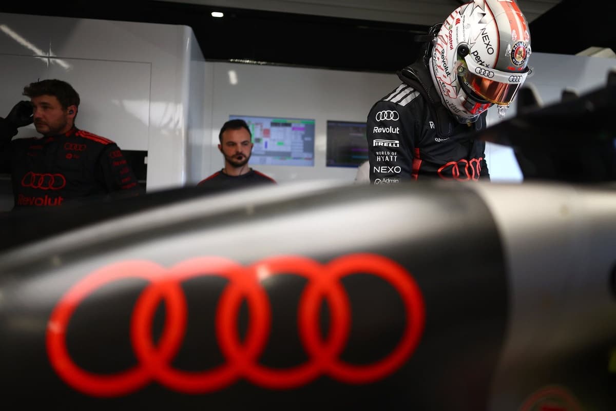 Audi удивила соперников, представив обновленный двигатель Формулы-1 в Барселоне