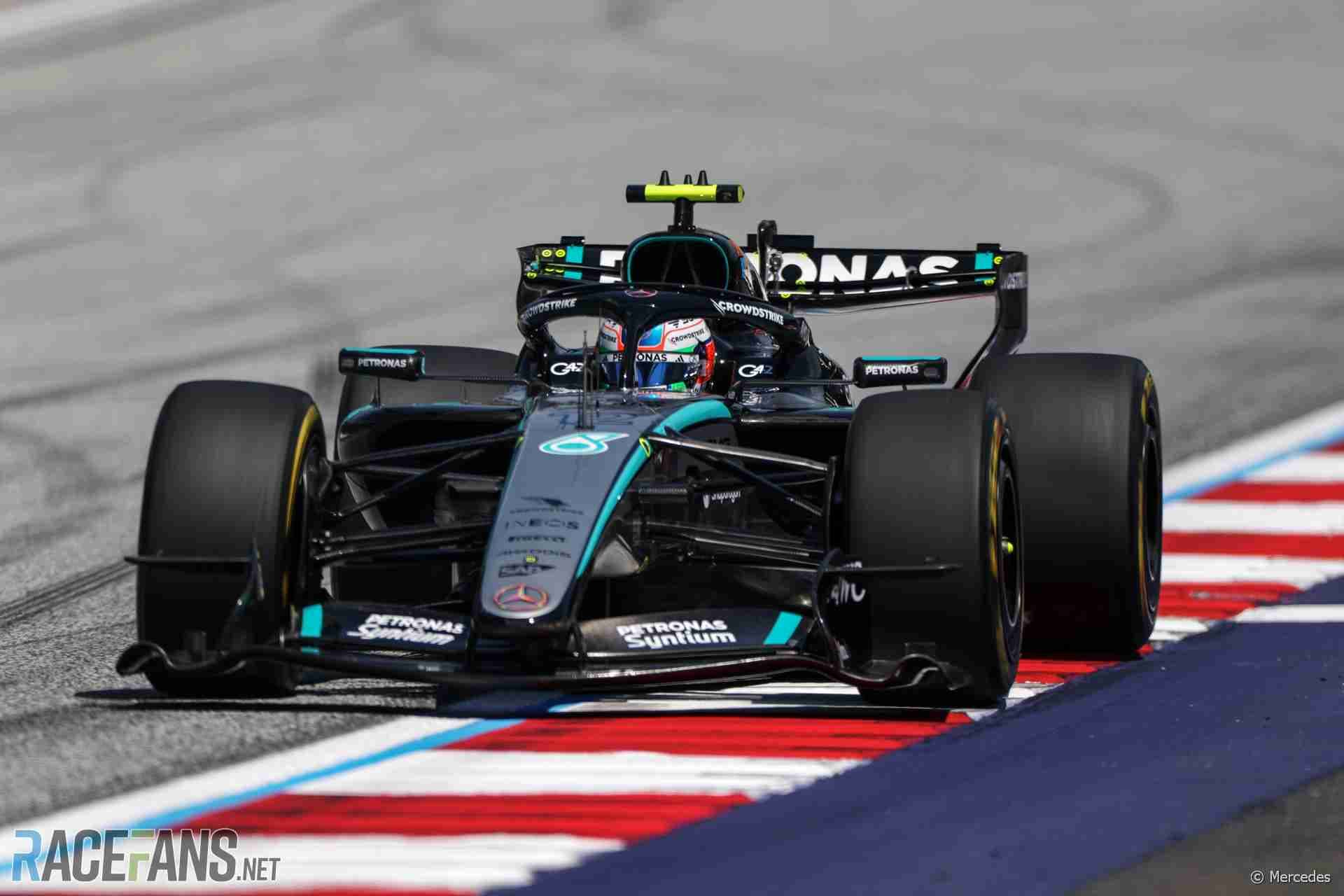 Антонелли вновь возглавил протокол второй практики, опередив McLaren