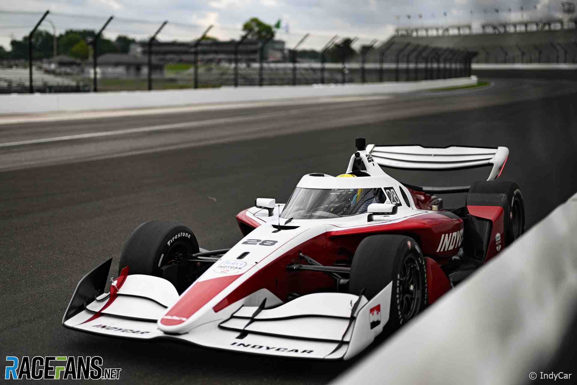 Сравнение аэрозащиты: Аэроэкран IndyCar против Halo Формулы-1