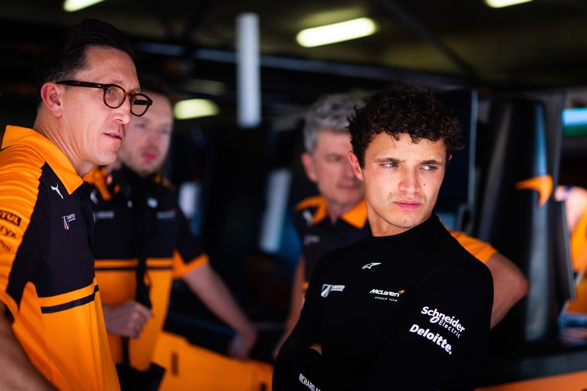 Ландо Норрис протестировал гиперкар McLaren MCL-HY