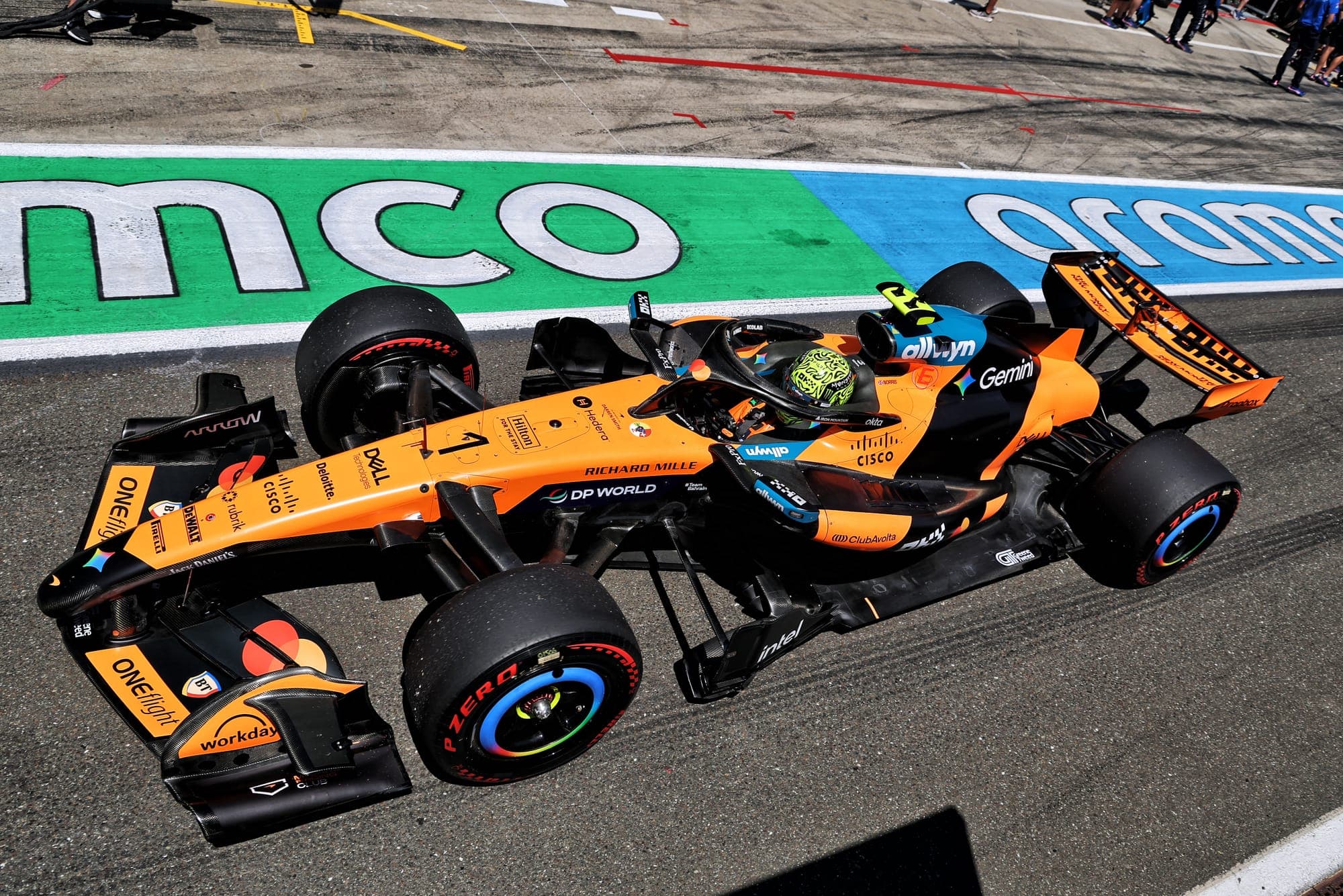McLaren отстает от Mercedes в развитии болида 2026 года на три месяца