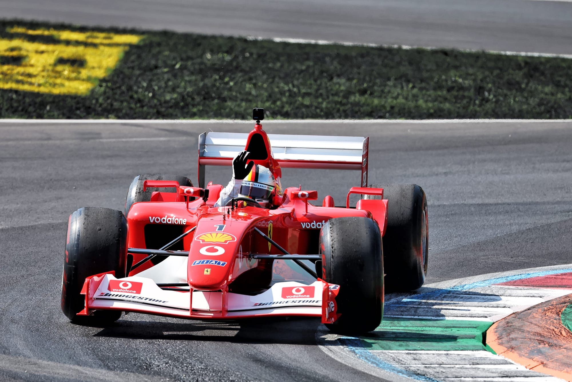 Заезд Феттеля на Ferrari Михаэля Шумахера F2002: Эмоции и послание о будущем Формулы-1