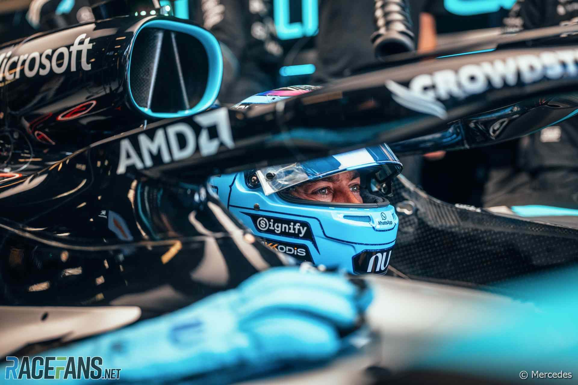 Расселл возглавил двойной успех Mercedes на новой трассе в Мадринге