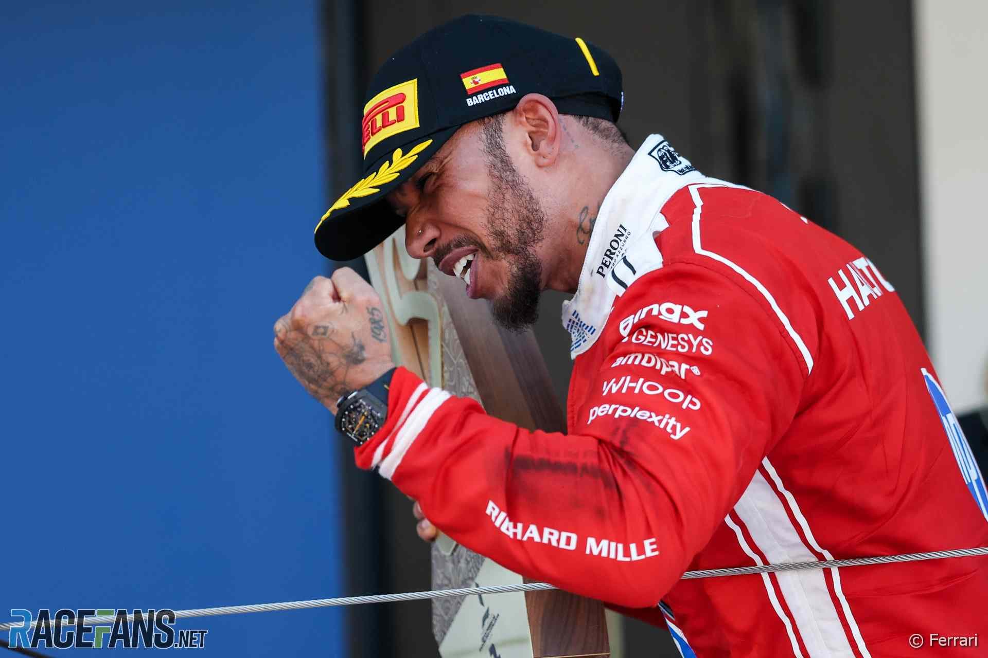 Хэмилтон одержал первую победу за Ferrari на Гран-при Испании, Расселл стал вторым